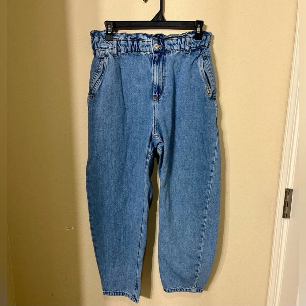 ZARA Paperbag High Waist Jeans - Picture 2 of 11